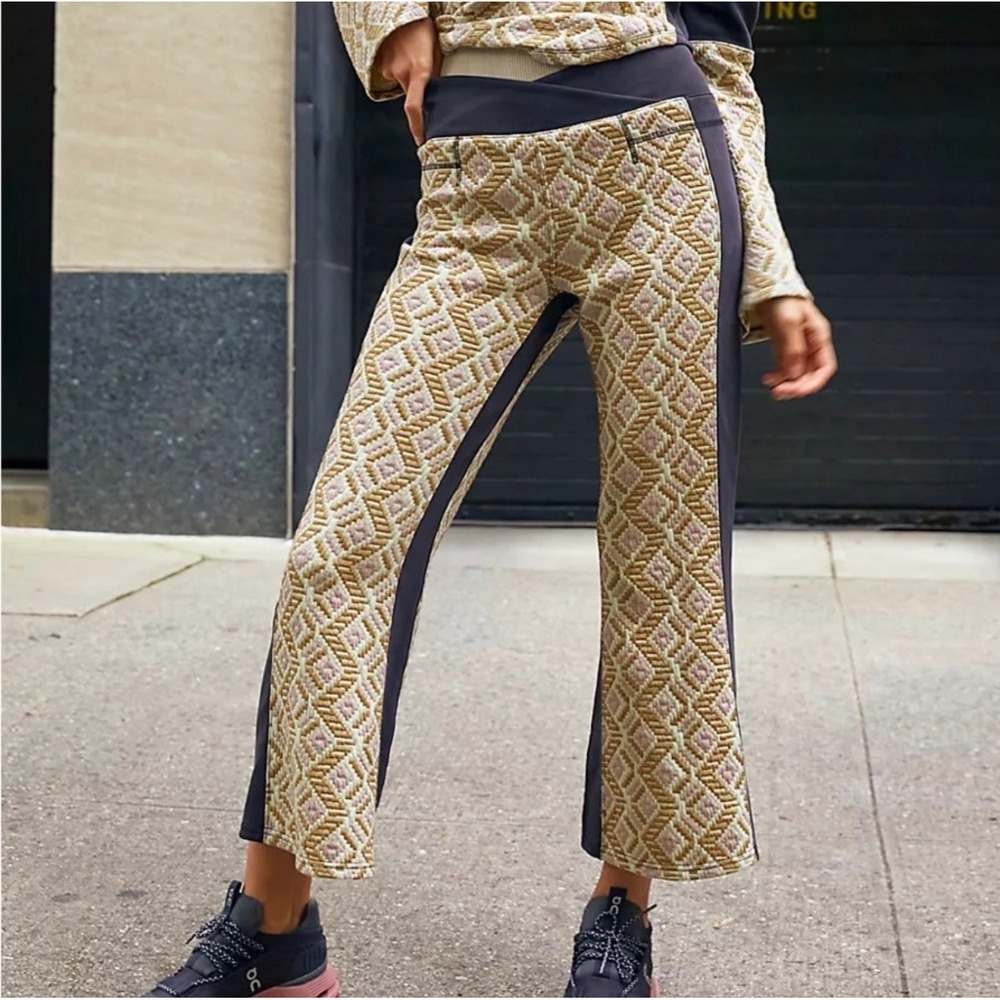 Free People FP Movement Flare Leggings Women M Black Pink Geometric Excellent